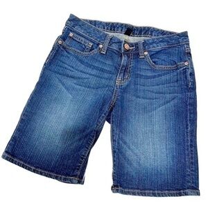 Gap 1969 | Woman’s Long Dark Blue Jean Shorts